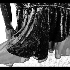 Long-Sleeved | Black Velvet Romper | Women’s M